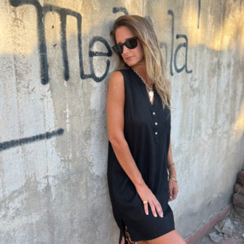 Paula - Sleeveless Dress with V-Neck