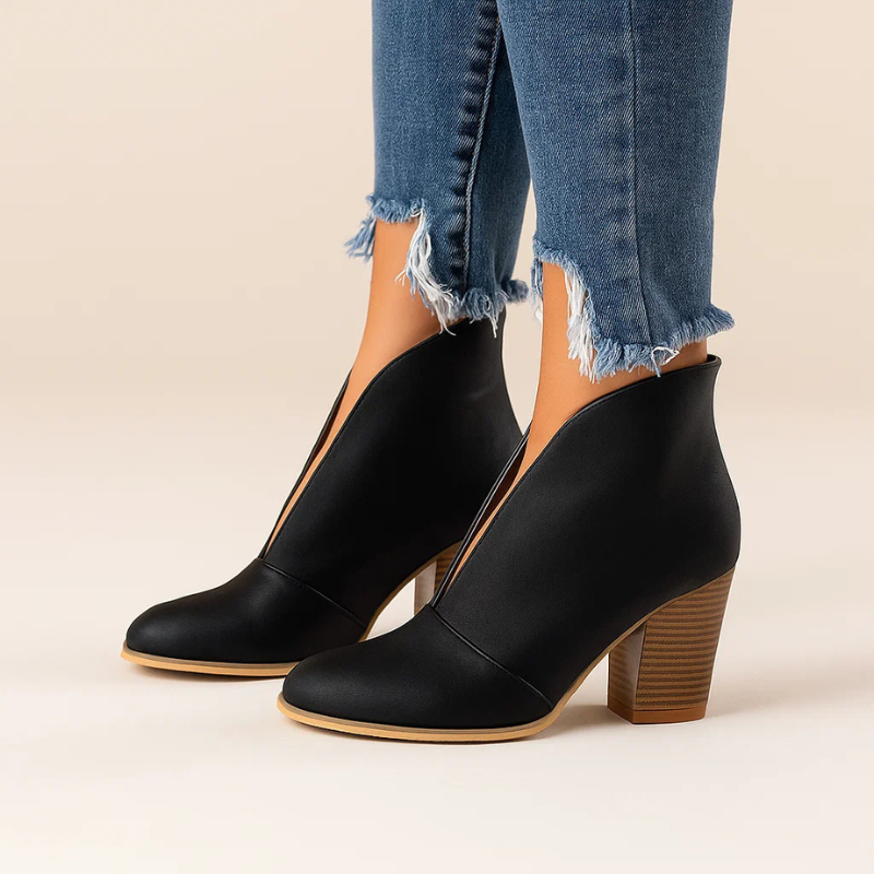 Phyllis – Ankle Boots with V-Cut