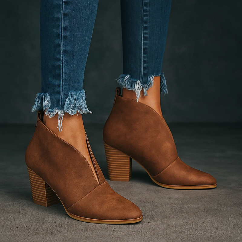 Phyllis – Ankle Boots with V-Cut