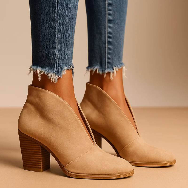 Phyllis – Ankle Boots with V-Cut