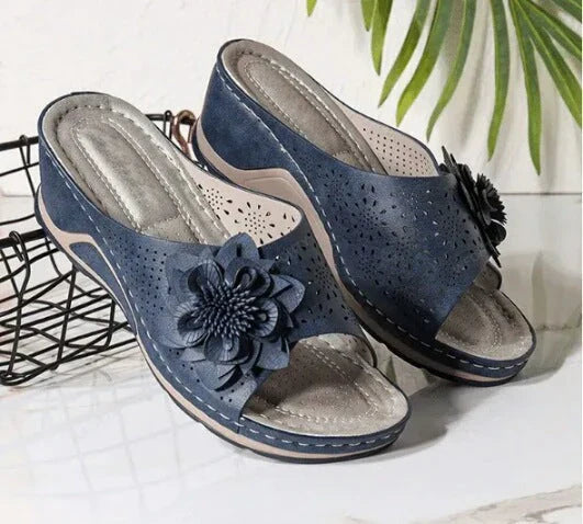 Pieterse – Orthopedic Wedge Sandals with Floral Cutout