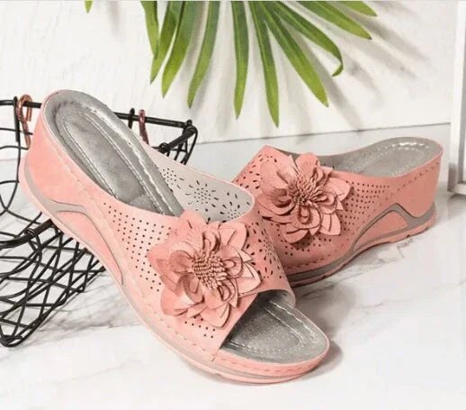 Pieterse – Orthopedic Wedge Sandals with Floral Cutout