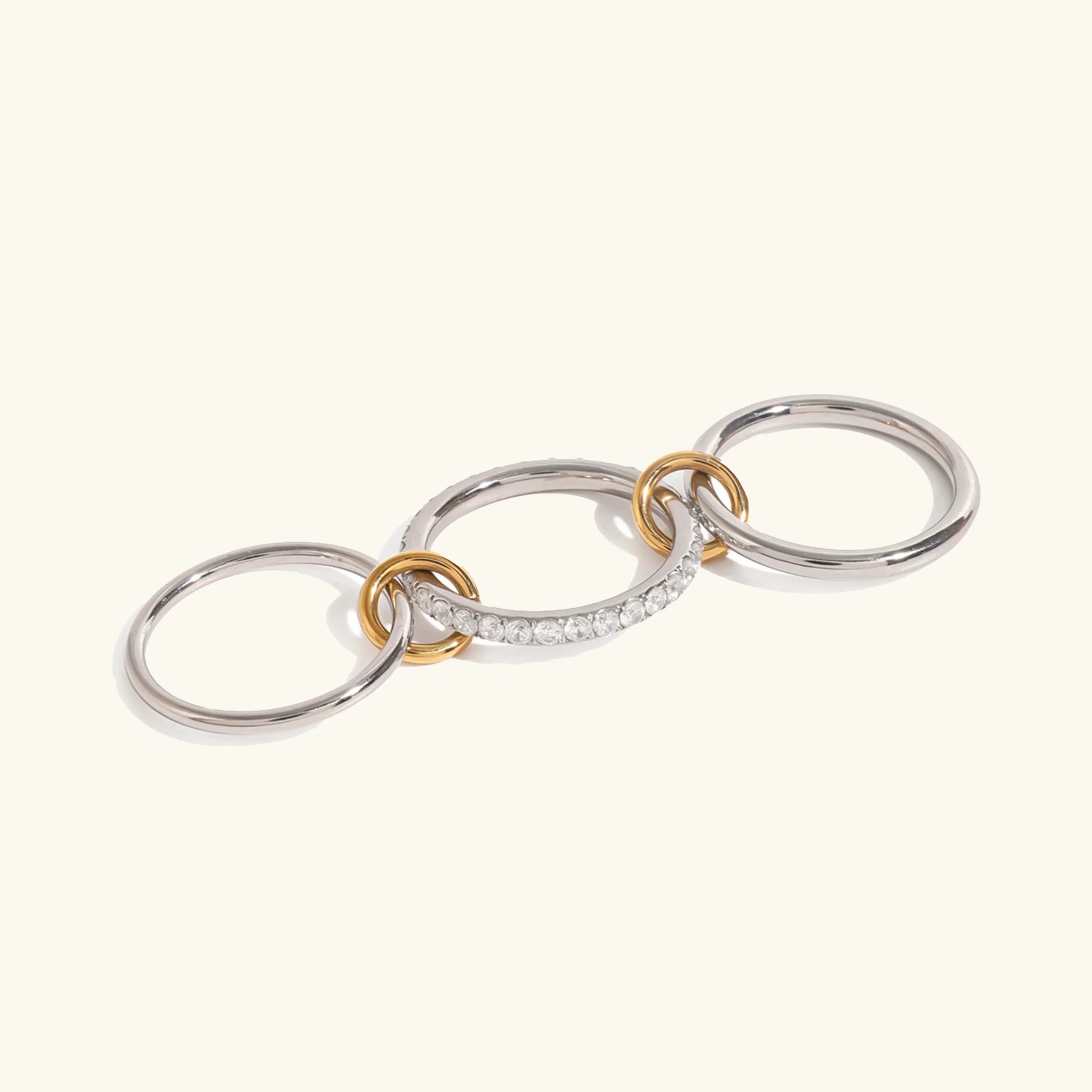 Anillo Desiree con diamantes apilados