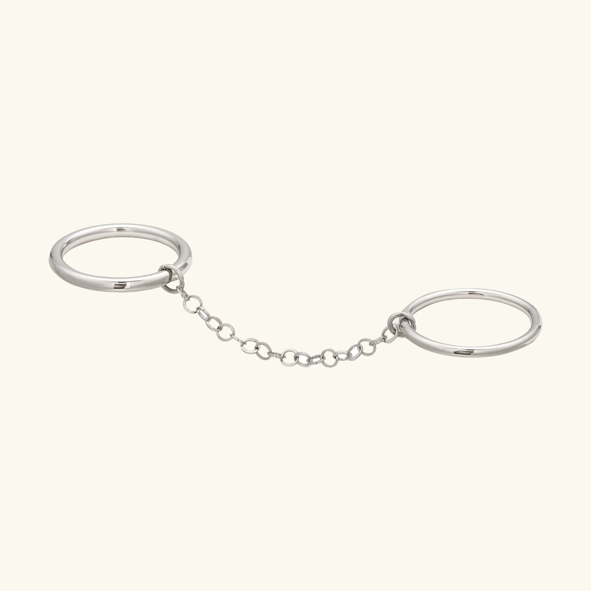 Anillo apilado con cadena Bridget