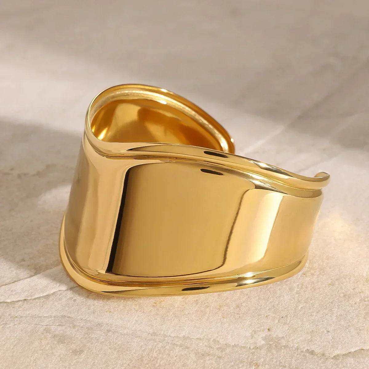 Brazalete Izza Smooth Gold