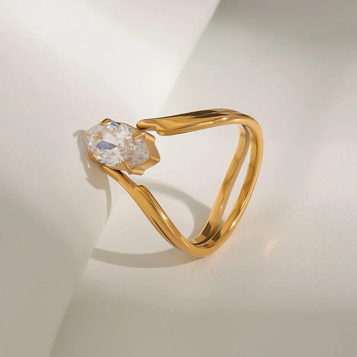 Inel Bernadetta din aur cu diamant marquise