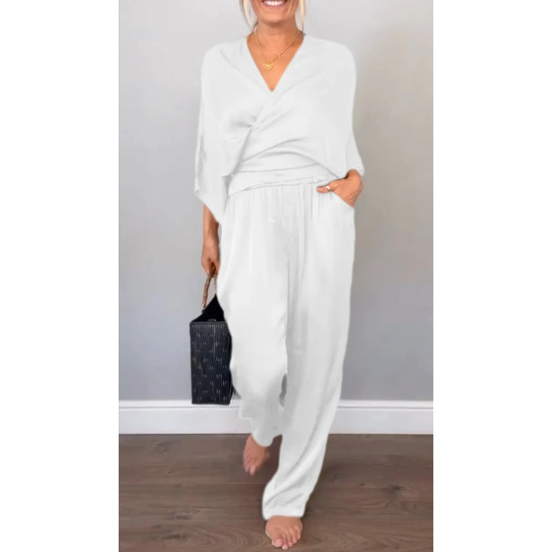 Samira - Top with V-Neck and Pants Made from Mercerized Cotton
