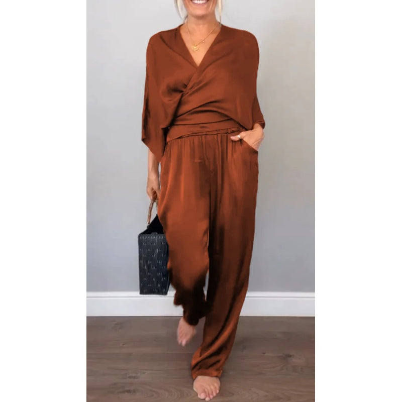 Samira - Top with V-Neck and Pants Made from Mercerized Cotton