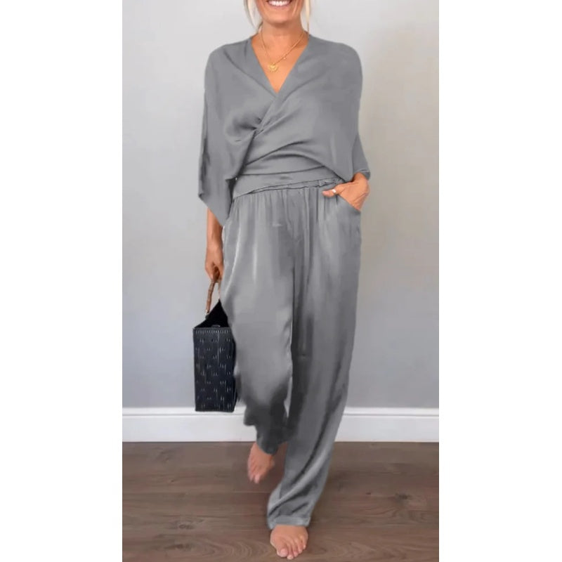 Samira - Top with V-Neck and Pants Made from Mercerized Cotton