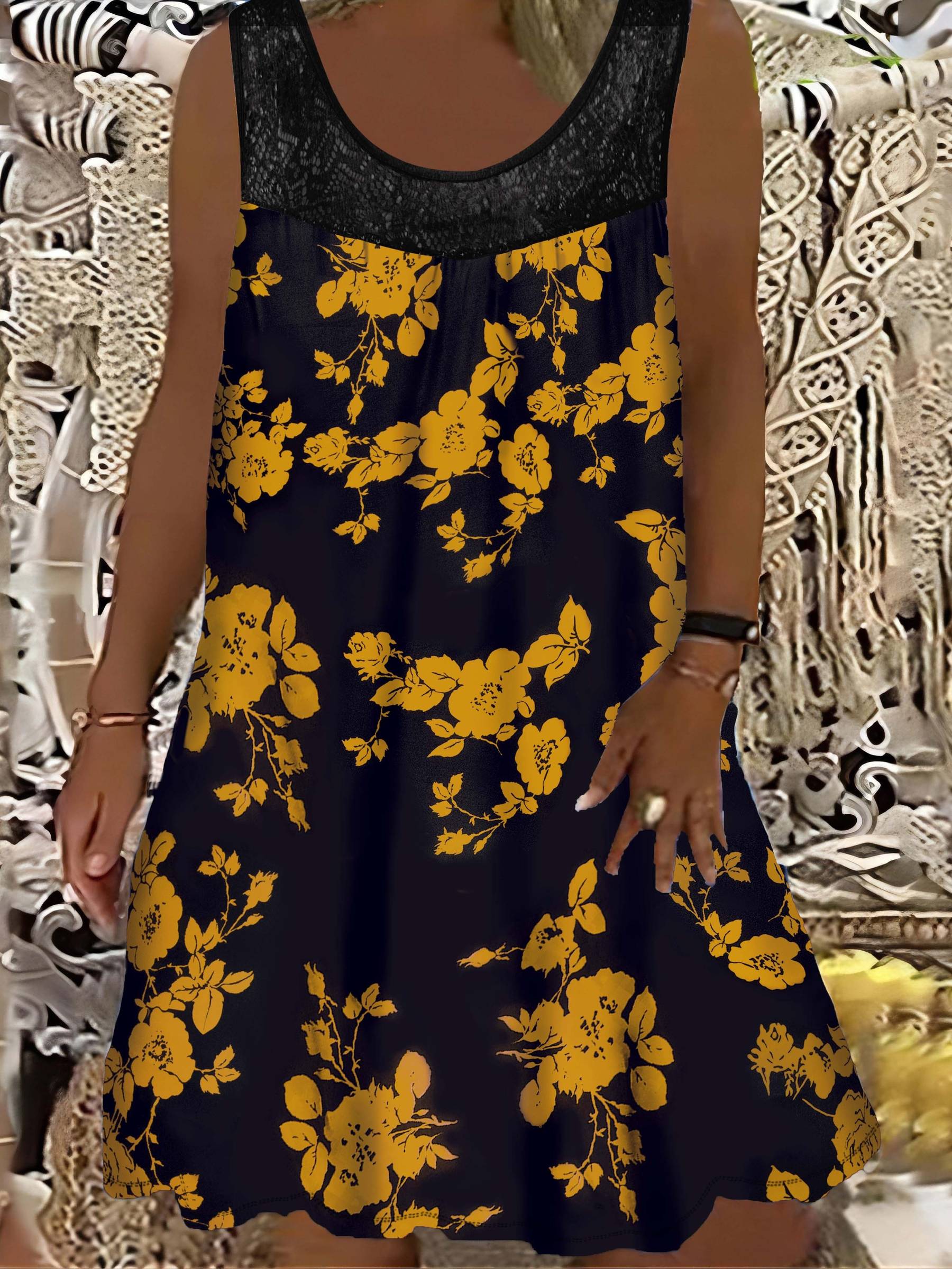 Samudri - Loose Sleeveless Maxi Dress with Round Neckline
