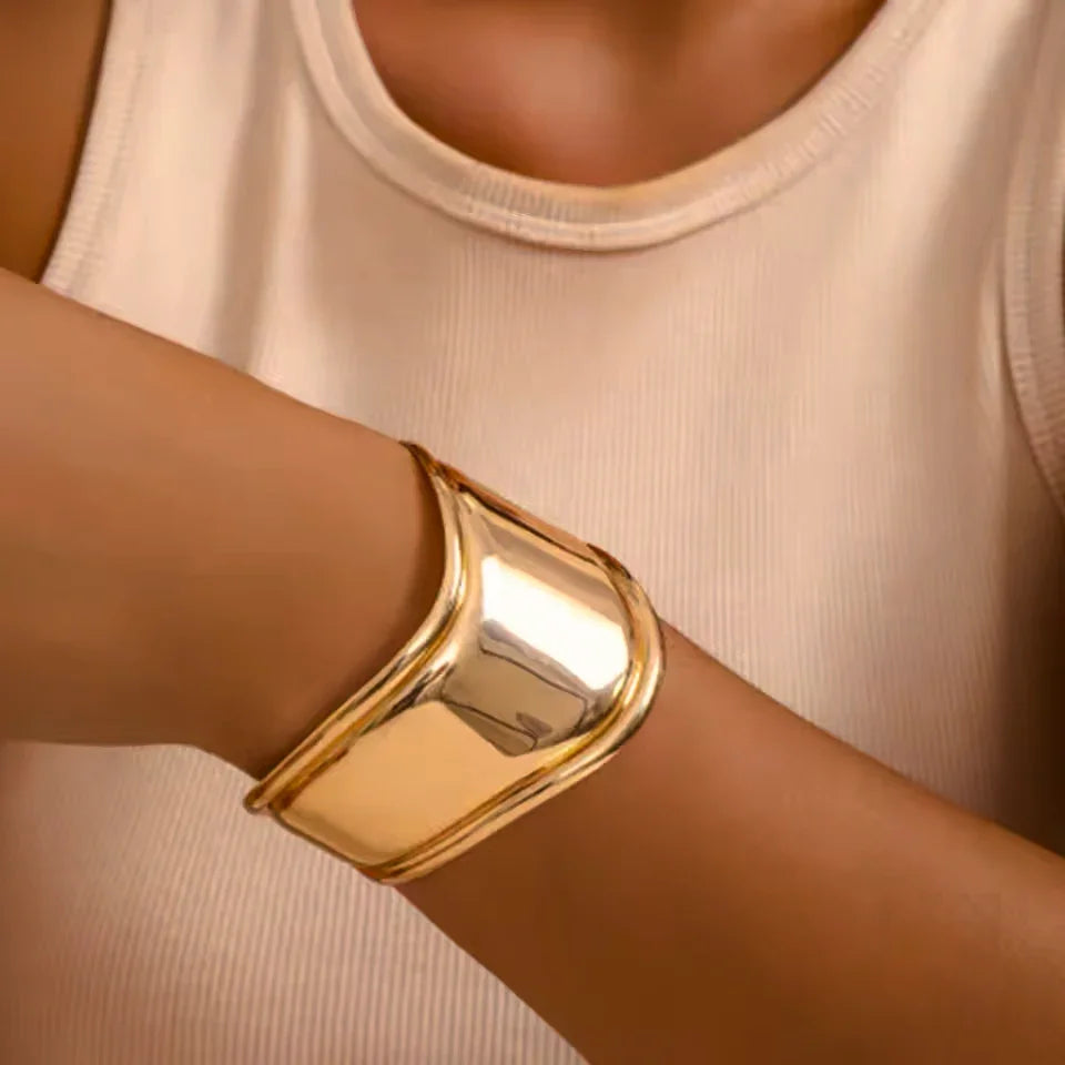 Brazalete Izza Smooth Gold