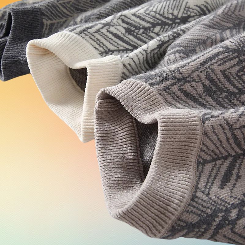 Stanislaus - Round Neck Knit Sweater