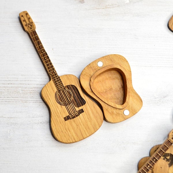 TuneCradle – Mini-Sweet Edition Cutie din lemn pentru plectru de chitară