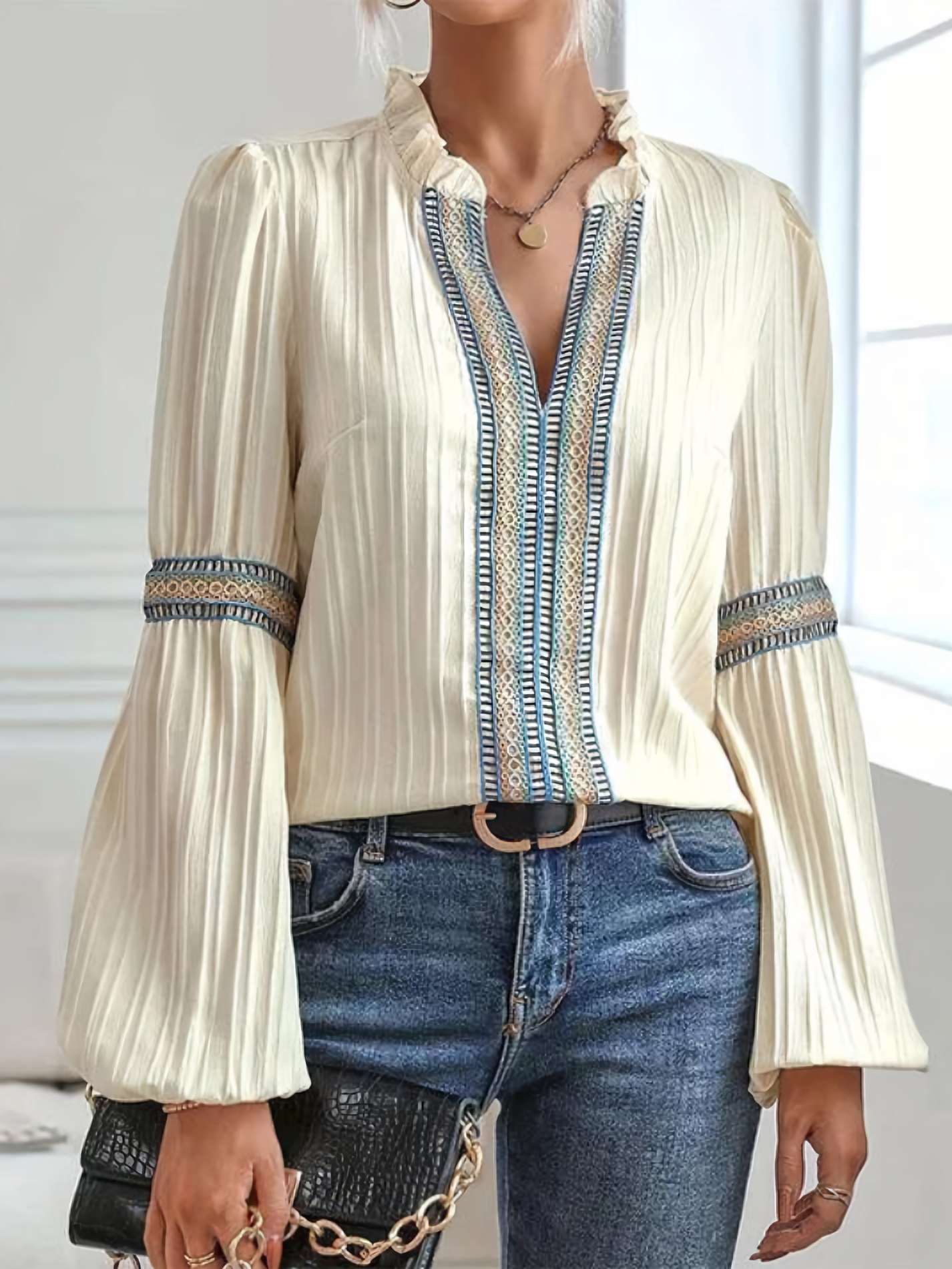 Vinca – Elegant Lace Blouse