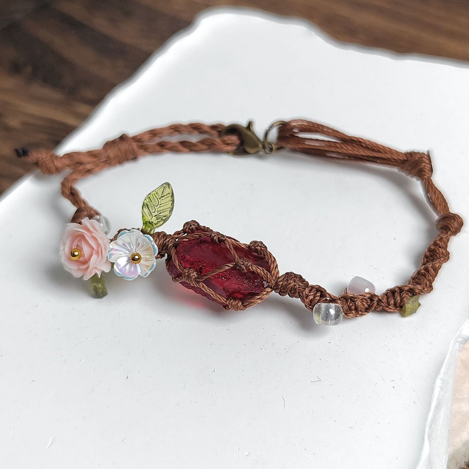Yohana – Pulsera elegante con magia floral