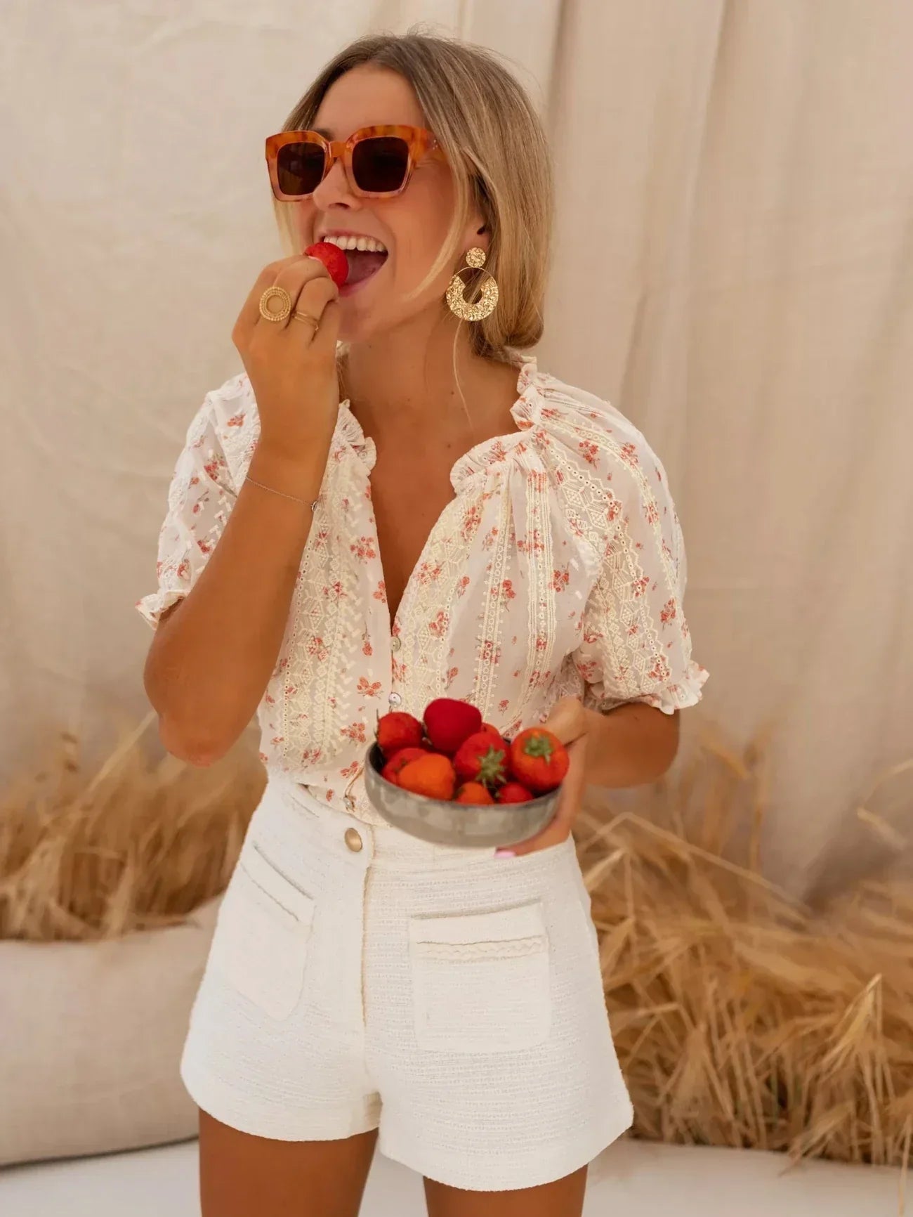 Yvonne – Stylish Blouses with Floral Print