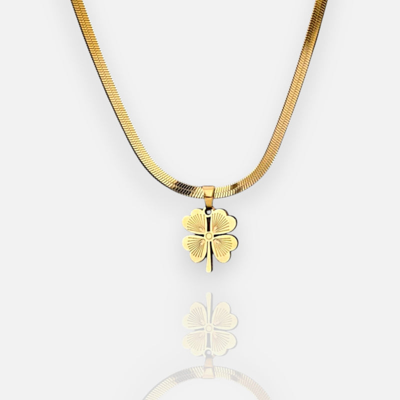 Elara Lucky Clover Pendant Necklace